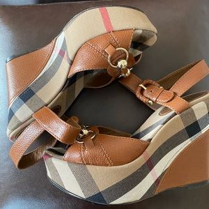 ♥️♥️Authentic Burberry Wedges♥️♥️